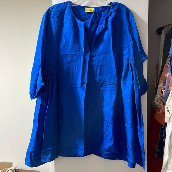 Silk top - Picture 1 of 3